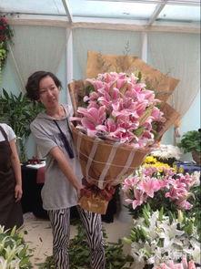 爱神花店老板吃瓜,爱神花店老板的瓜田奇遇记