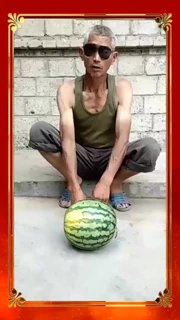 退休大爷吃瓜,闲话家常，品味人生