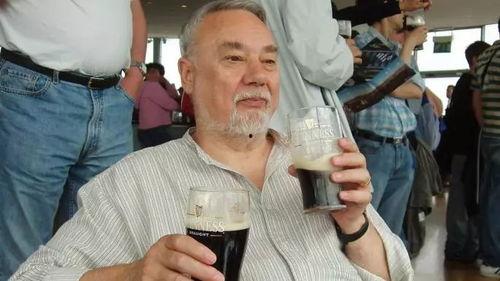 退休大爷吃瓜,闲话家常，品味人生