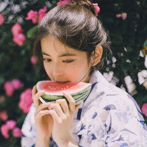 吃瓜少女吊坠,潮流饰品背后的故事与魅力