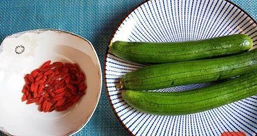 抹绿吃瓜,夏日消暑新风尚