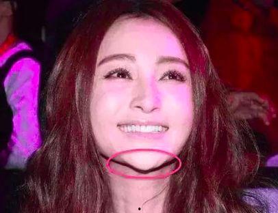 明星躺着吃瓜,轻松享受娱乐圈盛宴