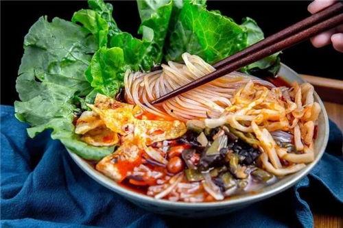 螺蛳粉吃瓜鸡爪视频,美食与娱乐的完美融合