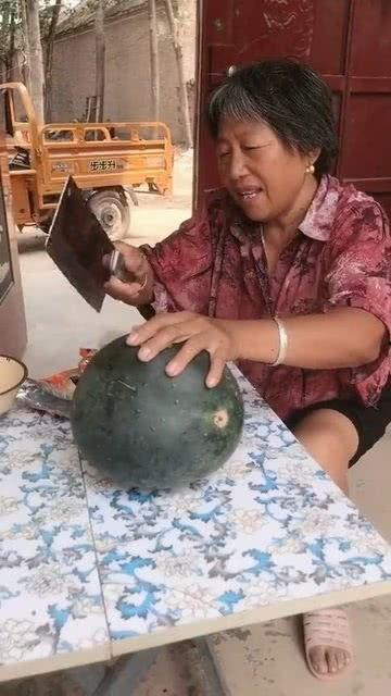 奶奶给你切瓜吃,家的味道与时光的记忆