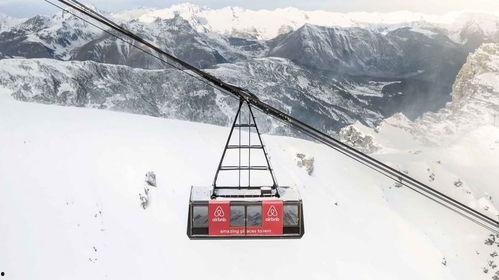缆车滑雪吃瓜,边玩边吃瓜，畅享冬日欢乐时光