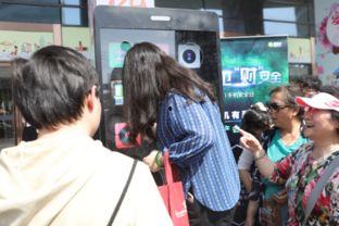 村口路人吃瓜群众,揭秘乡村生活百态