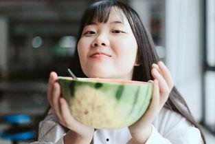 吃瓜少年写真,青春风采，光影流转