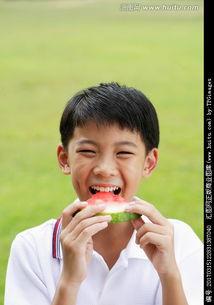 吃瓜少年写真,青春风采，光影流转