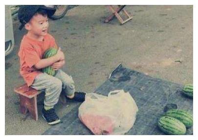 青海老头吃瓜事件,一场关于传统与现代的碰撞