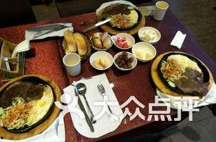 信尧广场吃瓜,热闹非凡的吃瓜现场，见证人间百态