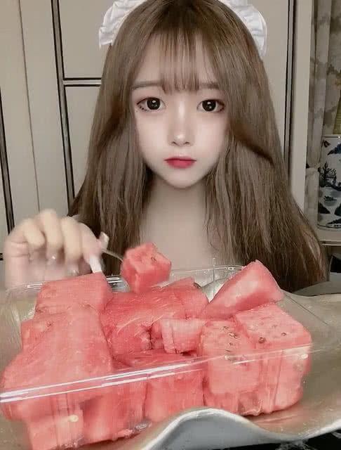 每日吃瓜小姐姐,揭秘娱乐圈幕后故事