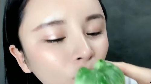 每日吃瓜小姐姐,揭秘娱乐圈幕后故事