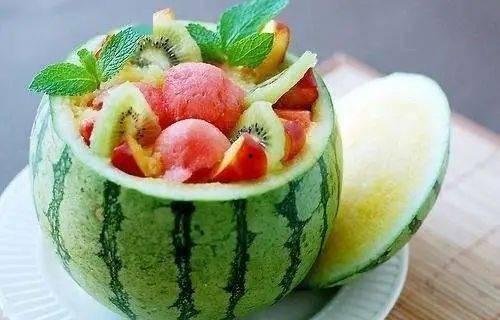 围坐吃瓜完结,一场欢乐的社交盛宴