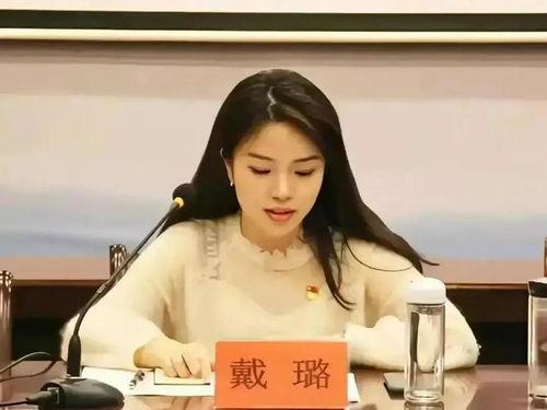 吃瓜重庆女干部,吃瓜女干部背后的重庆风情与职场故事