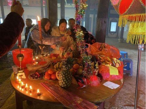 迎龙灯吃瓜,共享瓜果飘香时光